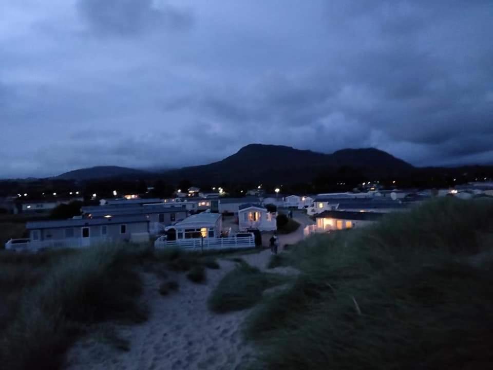 Black Rock Sands Caravan Sleeps 8 Hotel Porthmadog Luaran gambar